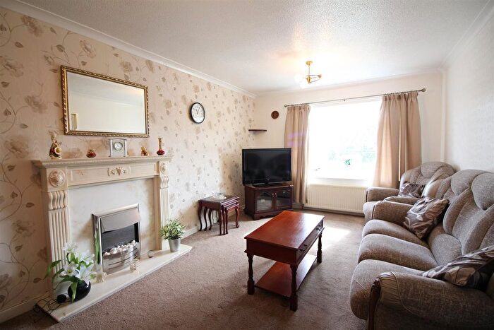 2 Bedroom Semi-Detached Bungalow For Sale In Rockingham Way, Leeds, LS15