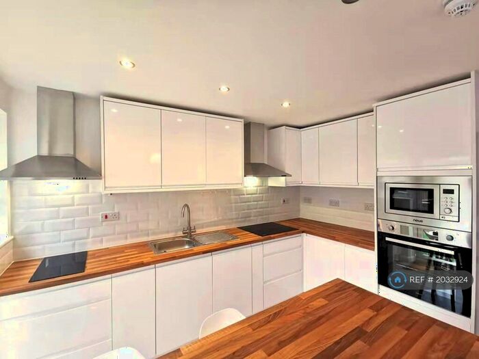 5 Bedroom Terraced House To Rent In Howard Road, Surbiton, KT5