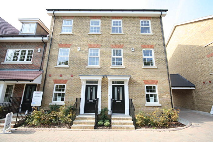 4 Bedroom Town House To Rent In Moorland Way Maidenhead Berkshire, SL6