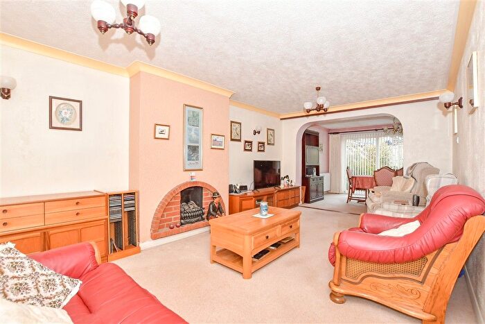 4 Bedroom Semi-Detached House For Sale In Chestnut Walk, Larkfield, Kent, ME20