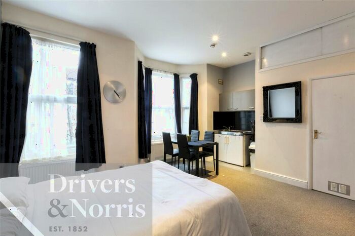 Apartment To Rent In Fairbridge Road, Archway, London, N19