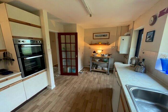 3 Bedroom Bungalow To Rent In Woodlands Park, Rhydaman, SA18