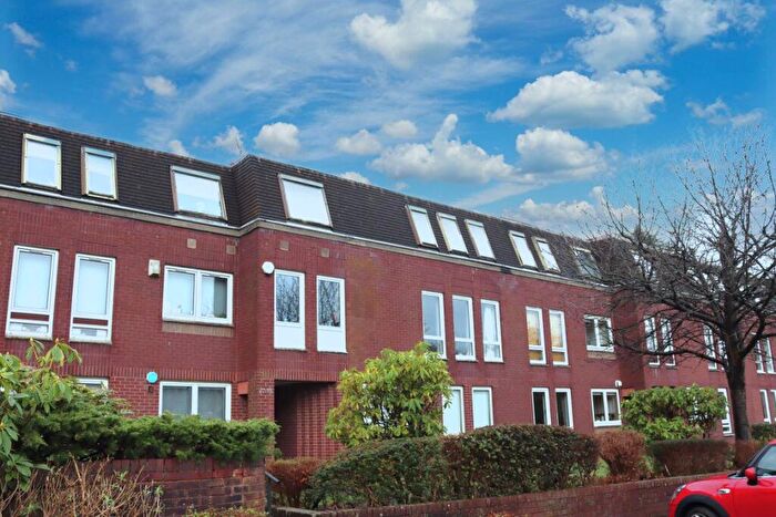 2 Bedroom Flat To Rent In U/F Stunning Bed @ Clarence Gds, G11