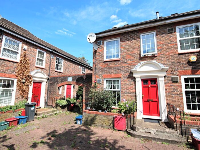 3 Bedroom End Of Terrace House To Rent In Brunel Close, Hounslow, TW5