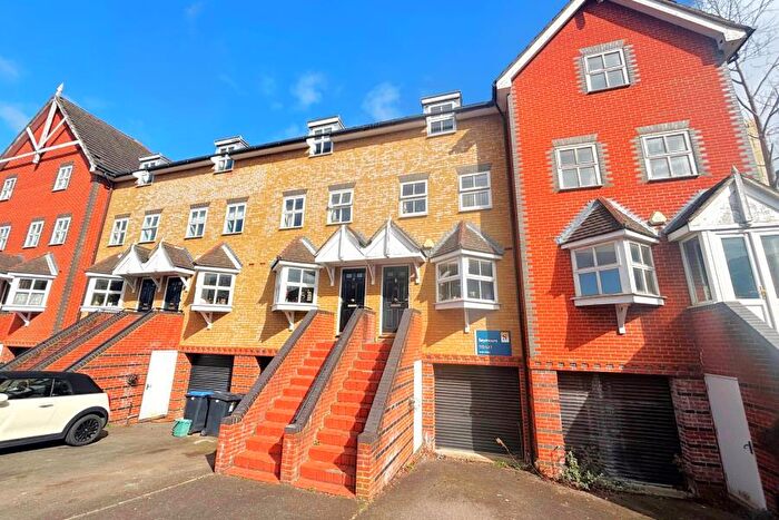 4 Bedroom Town House To Rent In Woking, GU21