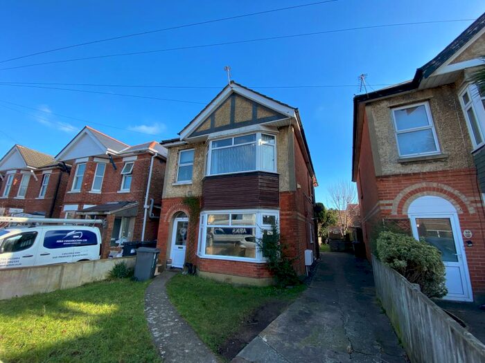 1 Bedroom Flat To Rent In Edgehill Road, Winton, Bournemouth, BH9