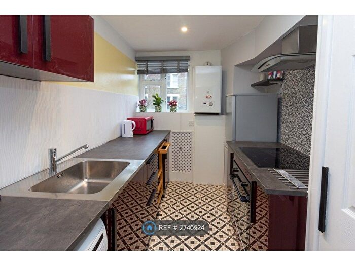 2 Bedroom Flat To Rent In East Street, London, SE17