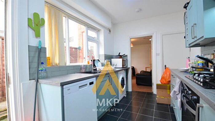 4 Bedroom Terraced House To Rent In Warwards Lane Selly Oak, B29