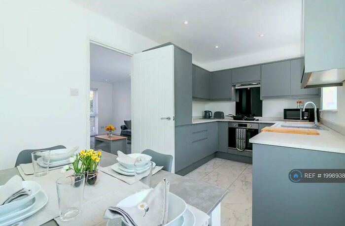 3 Bedroom Semi-Detached House To Rent In The Pastures, Stevenage, SG2