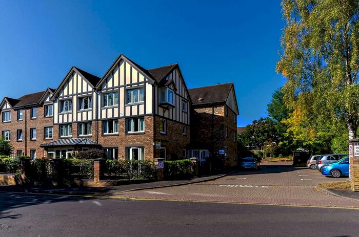 2 Bedroom Flat To Rent In Constitution Hill, Woking, GU22
