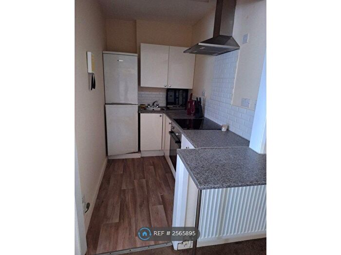 1 Bedroom Flat To Rent In Holmesdale Road, London, SE25