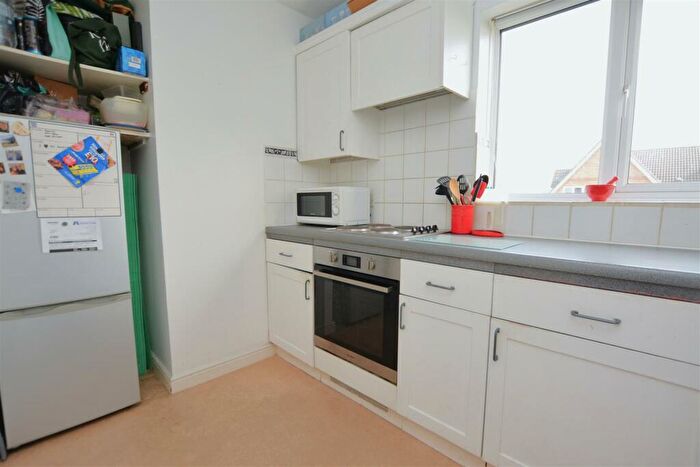 1 Bedroom Flat For Sale In Longfield Drive, Colliers Wood Borders, CR4