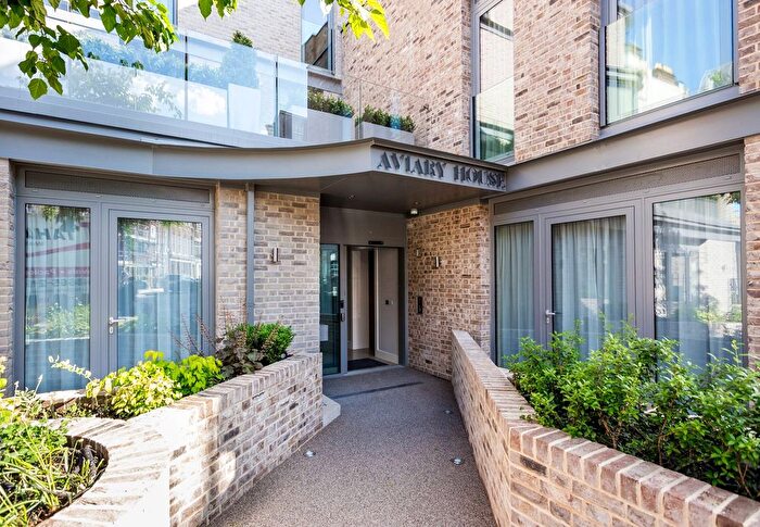 3 Bedroom Flat To Rent In Wilfred Street, London, SW1E