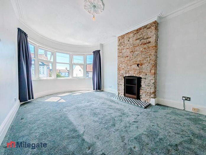 1 Bedroom Flat To Rent In Southview Drive, Westcliff-On-Sea, SS0