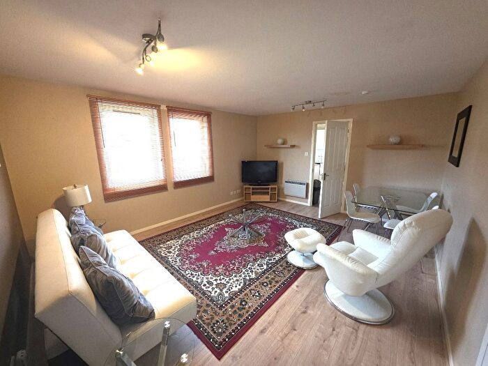 2 Bedroom Flat To Rent In Fraser Mews, City Centre, Aberdeen, AB25