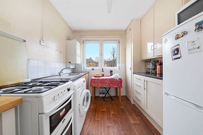 2 Bedroom Flat To Rent In Binfield Road, Stockwell, London, SW4