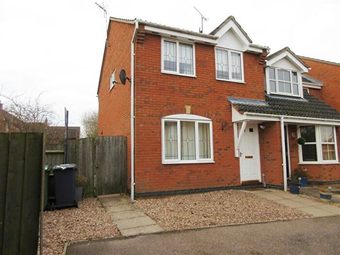 3 Bedroom End Of Terrace House To Rent In Acorn Way, Silverstone, NN12