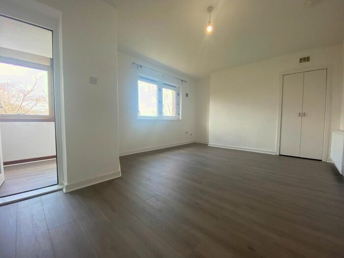 2 Bedroom Flat To Rent In Dougrie Road, Castlemilk, Glasgow, G45