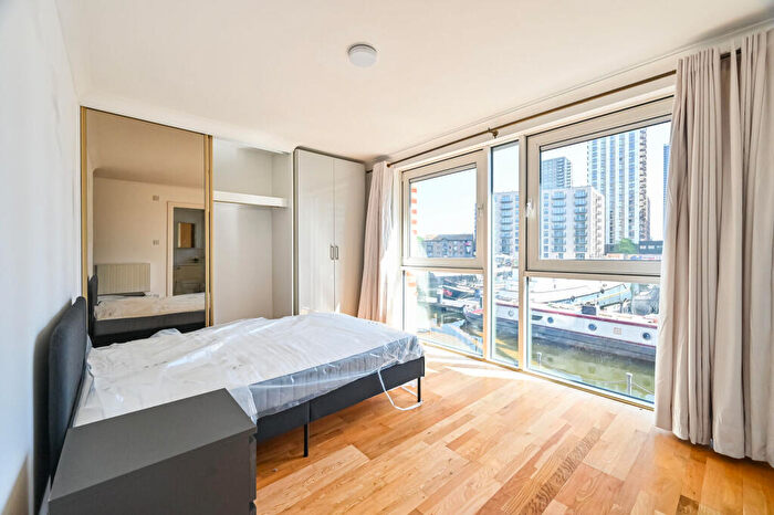 3 Bedroom Flat To Rent In Boardwalk Place, , Canary Wharf, London, E14