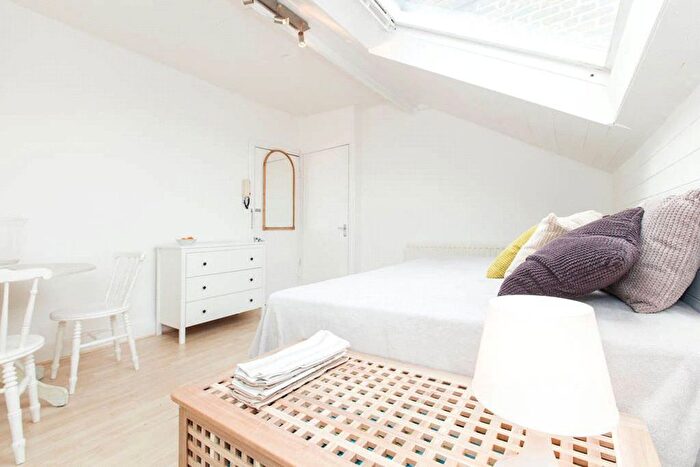 Studio To Rent In Cambridge Gardens, London, W10