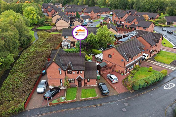 3 Bedroom Semi-detached House For Sale In Farmington Avenue, G32