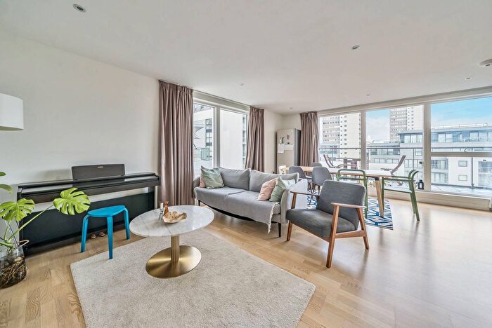 2 Bedroom Flat To Rent In Pump House Crescent, Kew Bridge, Brentford, TW8