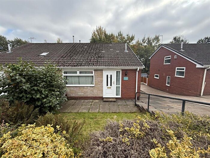 3 Bedroom Semi-Detached House For Sale In Yorkdale, Clarksfield, Oldham, OL4