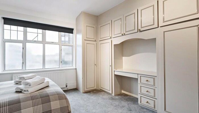 2 Bedroom Apartment To Rent In Park Road, NW8