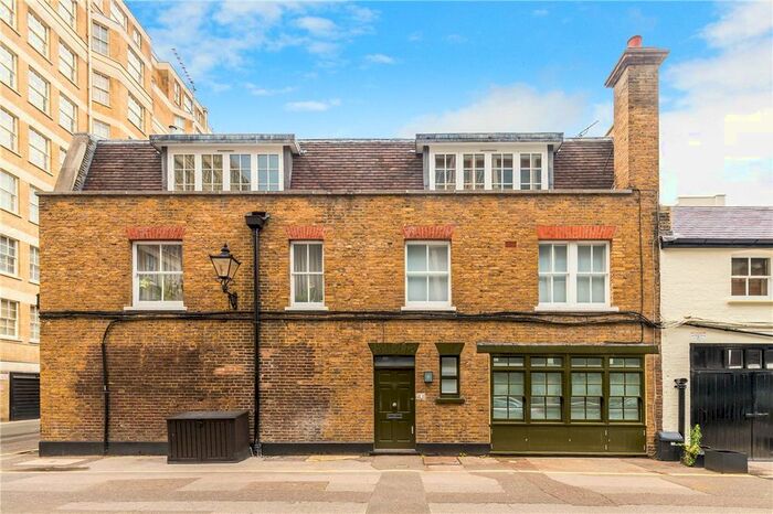 4 Bedroom Mews To Rent In Seymour Mews, Marylebone, London, W1H