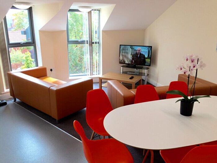 6 Bedroom Flat To Rent In All Ensuite // Lincoln Bishop // Bed // Jun, LN2