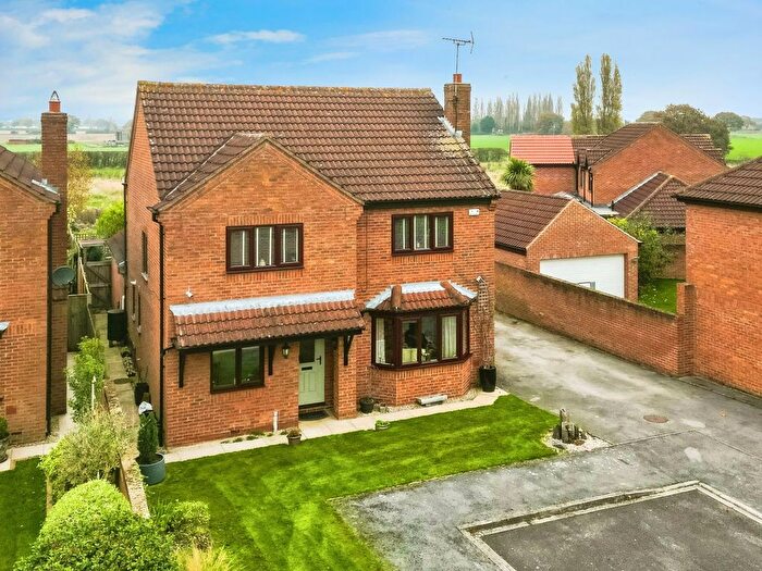 4 Bedroom Detached House For Sale In Meadway Drive, Leeds Road, Selby, YO8