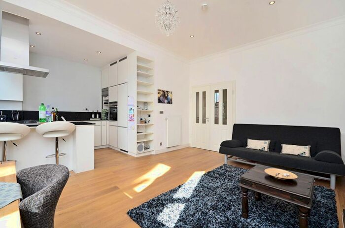 2 Bedroom Flat To Rent In Sinclair Gardens, Brook Green, London, W14