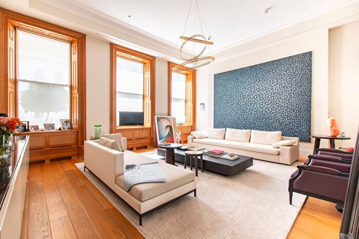 3 Bedroom Flat To Rent In Lancaster Gate, Lancaster Gate, London, W2