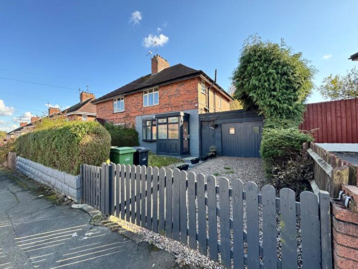 3 Bedroom House To Rent In Foxglove Road, Dudley, DY1