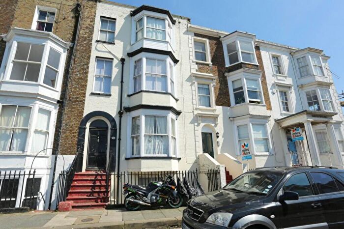 1 Bedroom Flat To Rent In Grosvenor Place, Margate, Kent, CT9