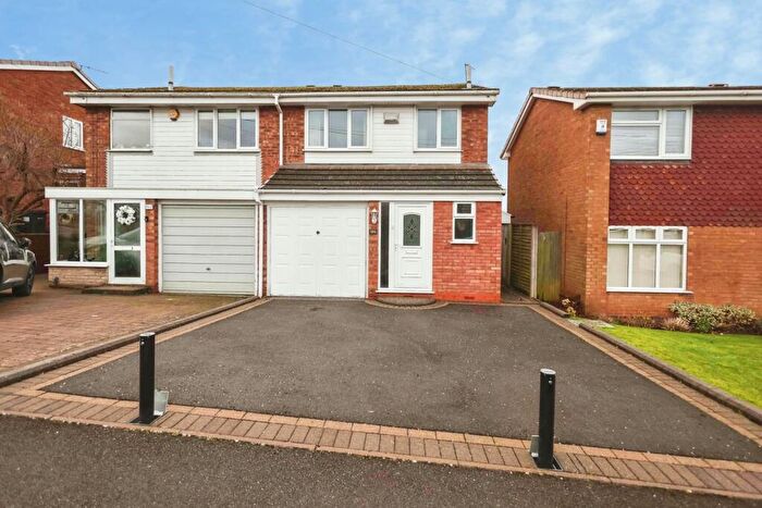 3 Bedroom Semi Detached House For Sale In Winchester Gardens, Birmingham, West Midlands, B31