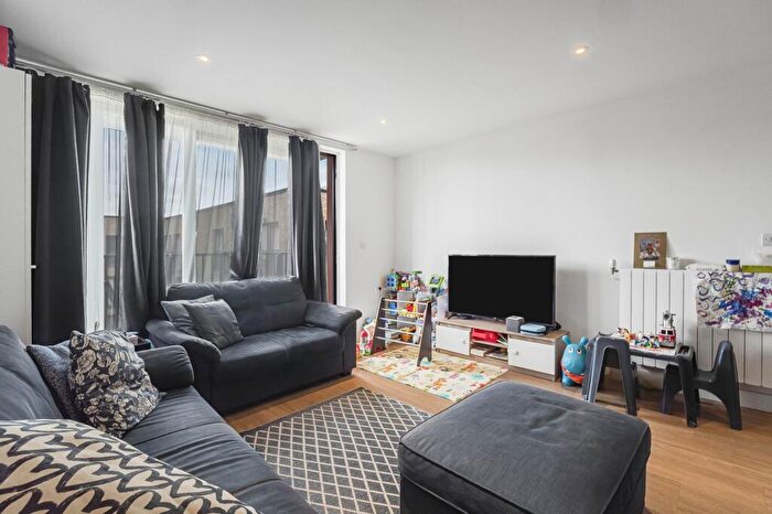 3 Bedroom Apartment For Sale In Whiting Way, London, SE16