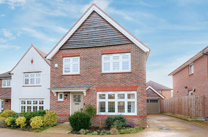 3 Bedroom Detached House For Sale In Orwell Drive, Arborfield Green, Reading, RG2