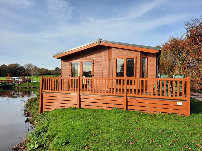 3 Bedroom Park Home For Sale In Orchard Lakes, Hatherleigh Road, Winkleigh, EX19