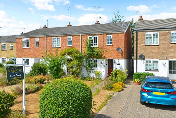 3 Bedroom End Of Terrace House For Sale In Charts Close, Cranleigh, GU6