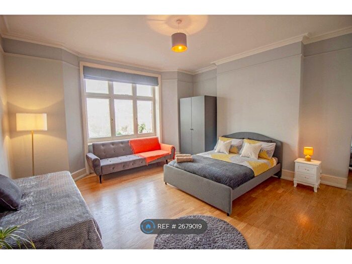6 Bedroom Flat To Rent In Paddington, London, NW1