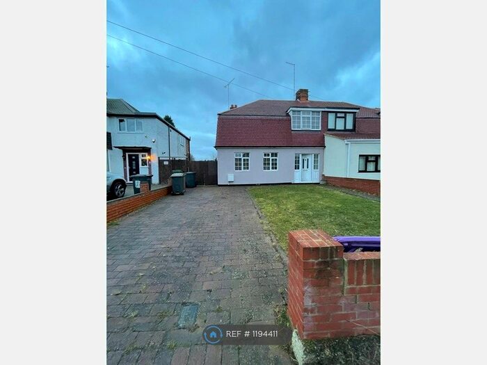 3 Bedroom Semi-Detached House To Rent In Mayne Avenue, Luton LU4