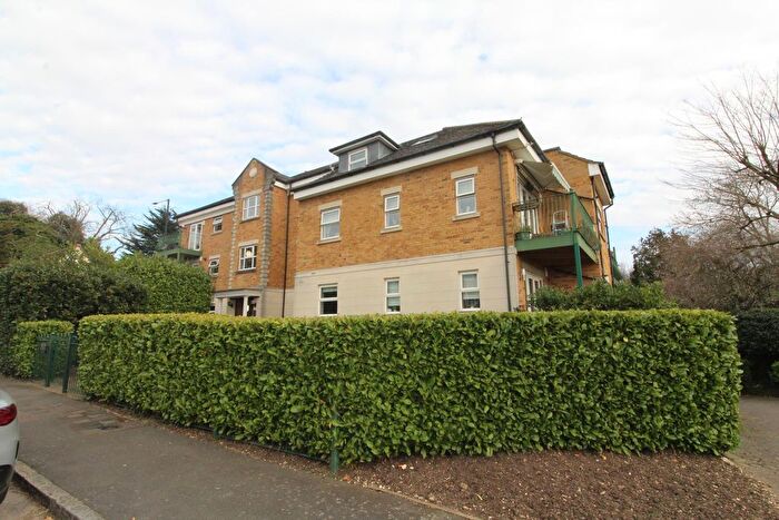 2 Bedroom Flat To Rent In The Ridgeway, Enfield, EN2