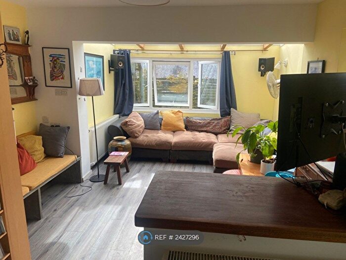 2 Bedroom Flat To Rent In Eversley Rd, Swansea, SA2