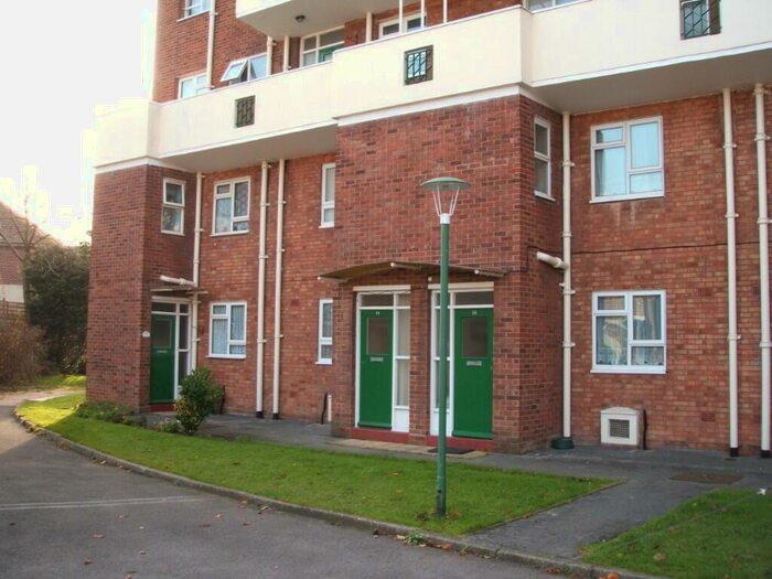 2 Bedroom Maisonette To Rent In London Road, Westcliff-On-Sea, Essex, SS0
