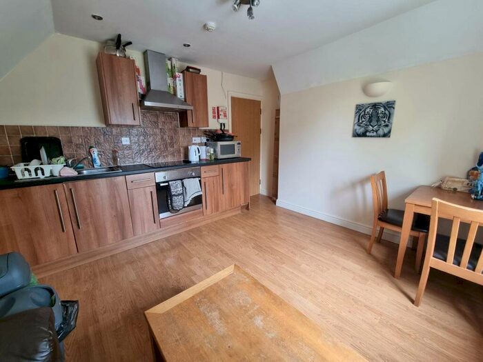 2 Bedroom Flat To Rent In Richmond Road, Roath, Cardiff, CF24