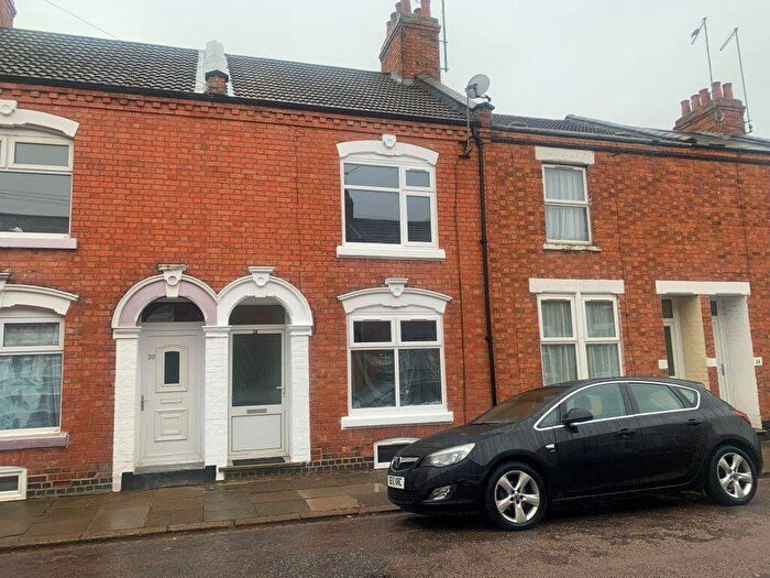 3 Bedroom House To Rent In Roe Road, Northampton, NN1
