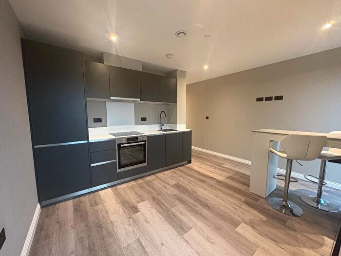 1 Bedroom Apartment To Rent In Whitehall Road, Leeds, West Yorkshire, LS12