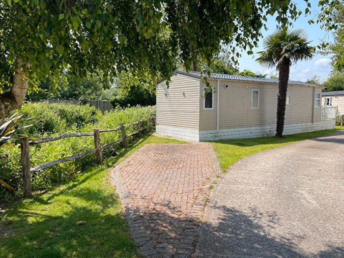 2 Bedroom Caravan For Sale In Foxhunter Caravan Park, Monkton Street, CT12