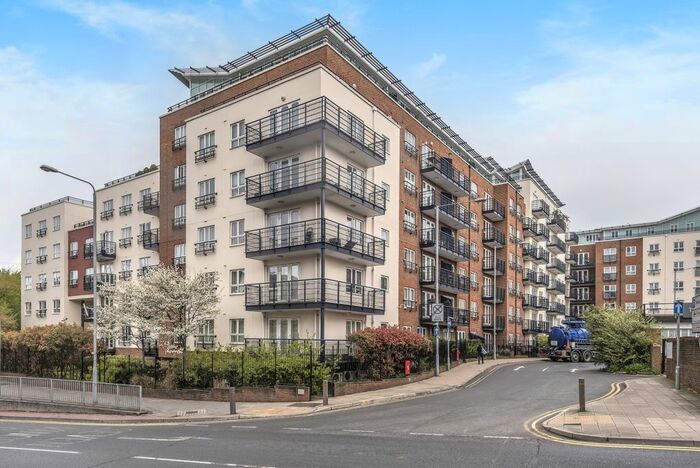 2 Bedroom Flat To Rent In Seven Kings Way, Kingston Upon Thames, Surrey, KT2
